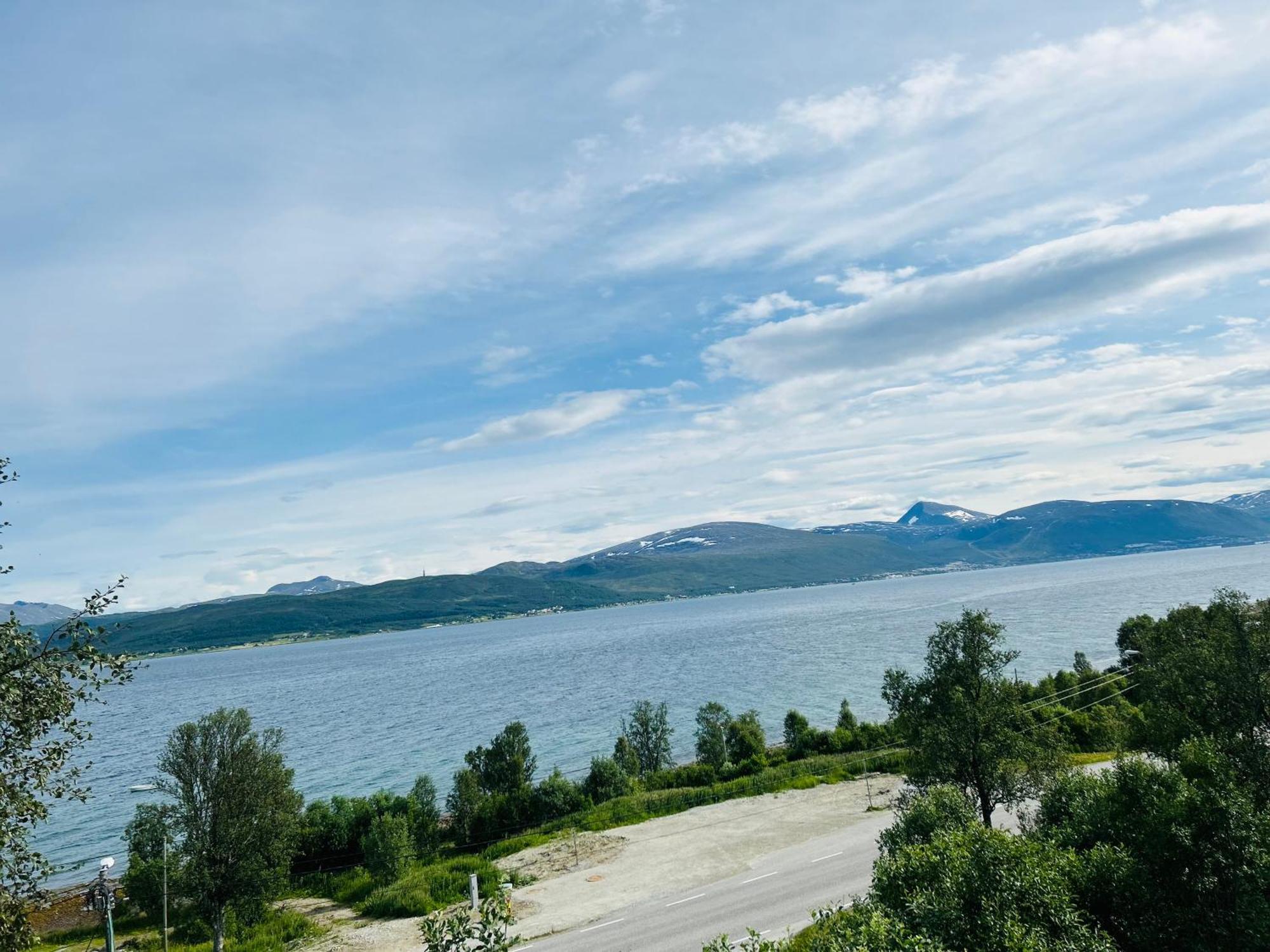 Apartment In Tromso With Sea And Mountain View Eksteriør billede